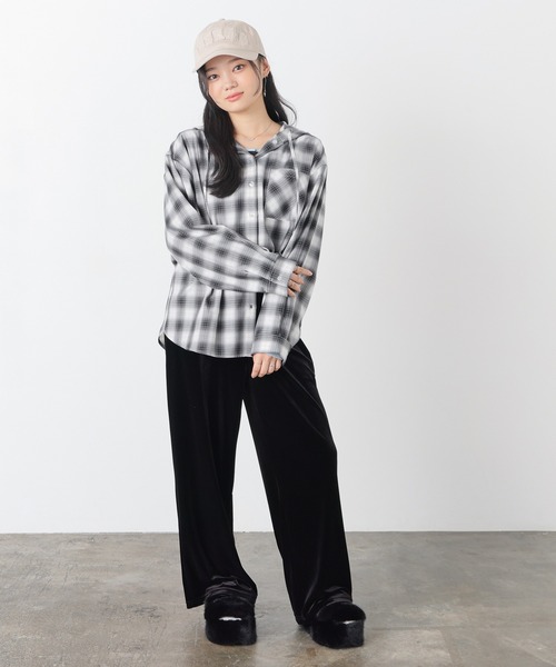 Honeys(ハニーズ)の「ベロアストレートパンツ(その他パンツ・レディース・ブラック系その他2/ブラウン系その他2/ブラック・M/LL/L/S)」の6枚目の写真