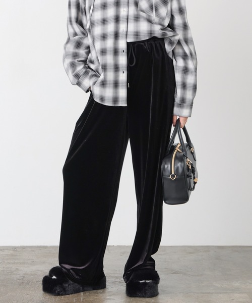 Honeys(ハニーズ)の「ベロアストレートパンツ(その他パンツ・レディース・ブラック系その他2/ブラウン系その他2/ブラック・M/LL/L/S)」の7枚目の写真