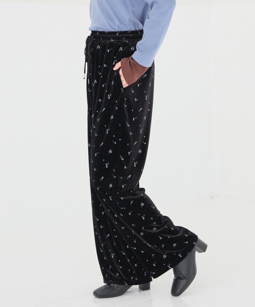 Honeys(ハニーズ)の「ベロアストレートパンツ(その他パンツ・レディース・ブラック系その他2/ブラウン系その他2/ブラック・M/LL/L/S)」の22枚目の写真