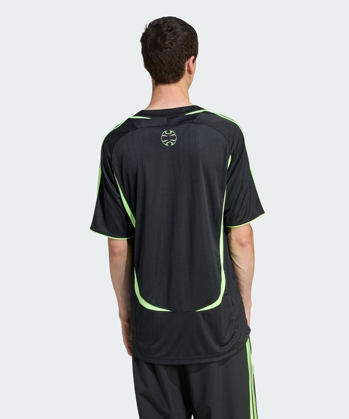 adidas(アディダス)の「チームガイスト アディカラー半袖Tシャツ / アディダスオリジナルス adidas Originals(Tシャツ/カットソー・メンズ・ブラック・LARGE/3XL/MEDIUM/XX-SMALL/XX-LARGE/X-LARGE/SMALL/X-SMALL)」の2枚目の写真