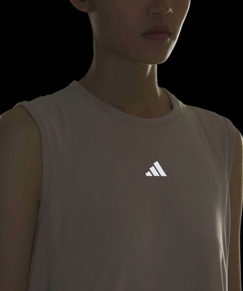 adidas(アディダス)の「トレーニング エッセンシャルズ プラス ルーズフィット クールセンサー ロング レギュラー ノースリーブTシャツ / アディダス adidas(タンクトップ・レディース・ベージュ・XX-LARGE/LARGE/MEDIUM/SMALL/X-LARGE/X-SMALL)」の4枚目の写真