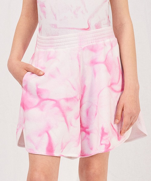 MM6 Maison Margiela(エムエムシックス メゾン マルジェラ)の「MM6 Maison Margiela(エムエムシックス メゾン マルジェラ)Kids & Junior タイダイ柄ショートパンツ(その他パンツ・キッズ・ピンク・8Y)」の1枚目の写真