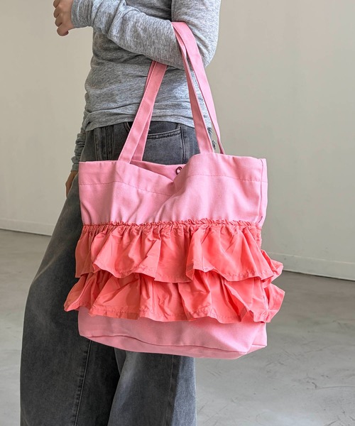 TONER（トナー）の「2段フリルビッグトートバッグ（トートバッグ・レディース・ホワイト/ブラック/グリーン/ピンク・FREE）」の4枚目の写真