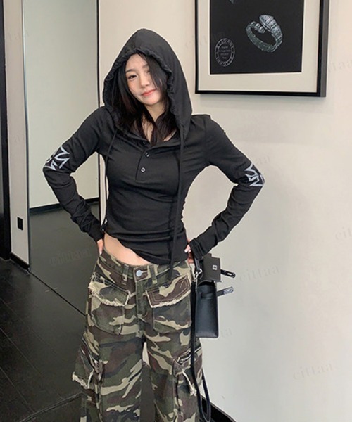 Dalfwin(ダールフィン)の「Y2k袖クロスプリントフード付きスリムフィット長袖トップス(パーカー・レディース・ホワイト/ブラック/グレー・FREE)」の15枚目の写真