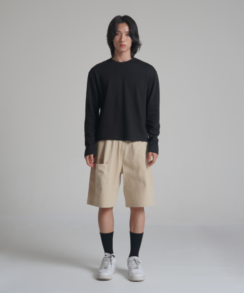 NOMING(ノミング)の「ルーズフィットクロップイージーロングスリーブ - ブラック(Tシャツ/カットソー・レディース・ブラック・SMALL/MEDIUM/LARGE/X-LARGE)」の2枚目の写真