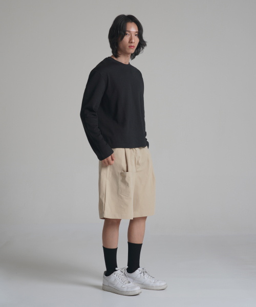 NOMING(ノミング)の「ルーズフィットクロップイージーロングスリーブ - ブラック(Tシャツ/カットソー・レディース・ブラック・SMALL/MEDIUM/LARGE/X-LARGE)」の3枚目の写真