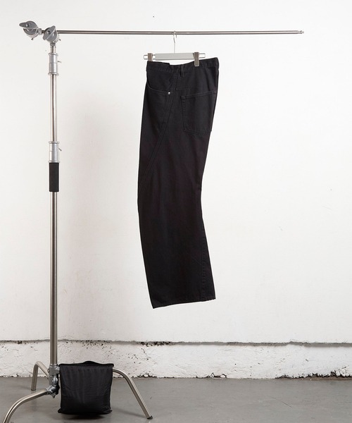 NVRFRGT(ネヴァーフォーゲット)の「【NVRFRGT】3D TWISTED WIDE LEG JEANS(デニムパンツ・メンズ・ブラック・1/2/3)」の2枚目の写真
