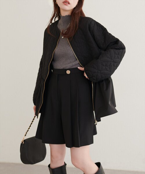 natural couture(ナチュラルクチュール)の「フラワーキルティングペプラムジャケット(ノーカラージャケット・レディース・ブラック/ブラウン/アイボリー・FREE)」の20枚目の写真