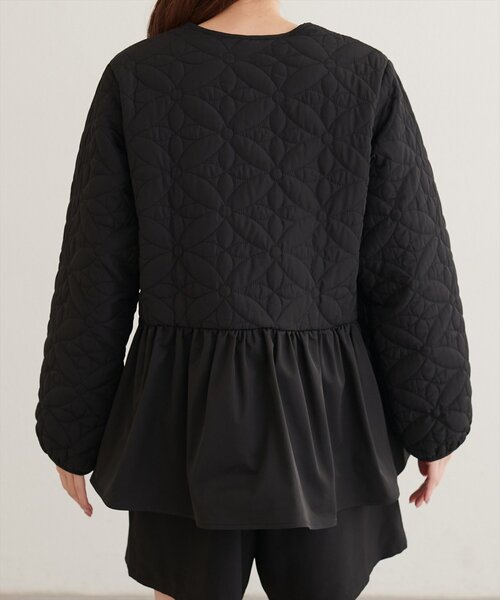 natural couture(ナチュラルクチュール)の「フラワーキルティングペプラムジャケット(ノーカラージャケット・レディース・ブラック/ブラウン/アイボリー・FREE)」の15枚目の写真