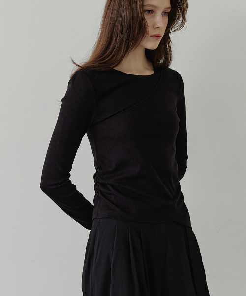 MAKE A TOAST(メイクアトースト)の「SIDE SHIRRING SLIM T-SHIRT(BLACK) MBFFTO004BK(Tシャツ/カットソー・レディース・ブラック・SMALL/MEDIUM)」の2枚目の写真