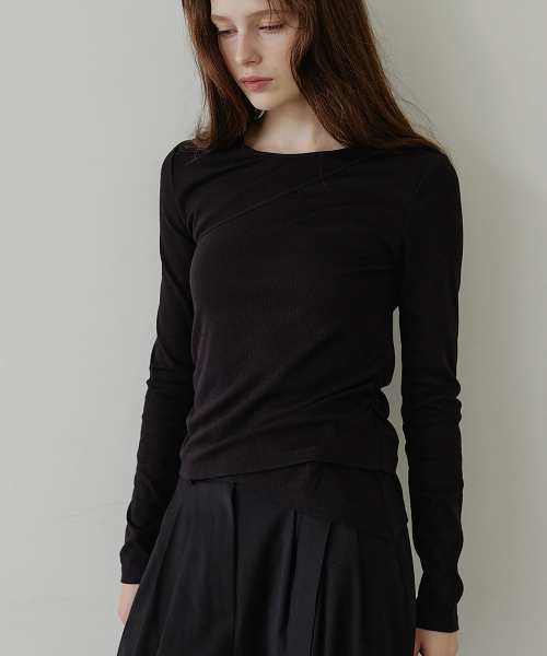 MAKE A TOAST(メイクアトースト)の「SIDE SHIRRING SLIM T-SHIRT(BLACK) MBFFTO004BK(Tシャツ/カットソー・レディース・ブラック・SMALL/MEDIUM)」の3枚目の写真