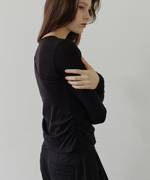 MAKE A TOAST(メイクアトースト)の「SIDE SHIRRING SLIM T-SHIRT(BLACK) MBFFTO004BK(Tシャツ/カットソー・レディース・ブラック・SMALL/MEDIUM)」の5枚目の写真