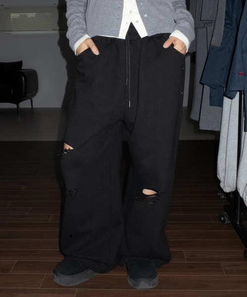CHICKS(チックス)の「ダメージワイドスウェットパンツ ブラック(スウェットパンツ・レディース・ブラック・ONE SIZE/TWO)」の4枚目の写真