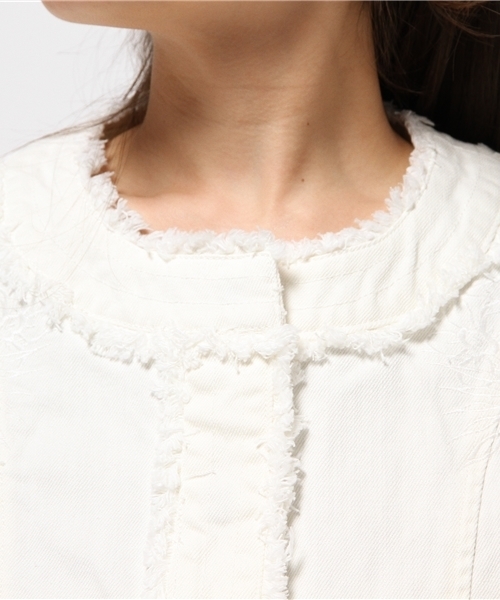 REAL CUBE（リアルキューブ）の「CYNICAL 透かしレース七分袖ノーカラーデニムジャケット（デニムジャケット・レディース・オフホワイト/ブルー・02）」の5枚目の写真