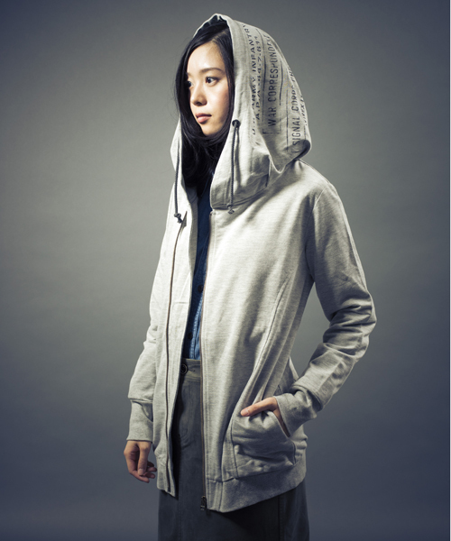 AVIREX（アヴィレックス）の「avirex/ アヴィレックス / STRETCH PRINT PARKA/ ストレッチ　プリント　パーカー（パーカー・レディース・グレー/ブラック・MEDIUM/SMALL）」の4枚目の写真