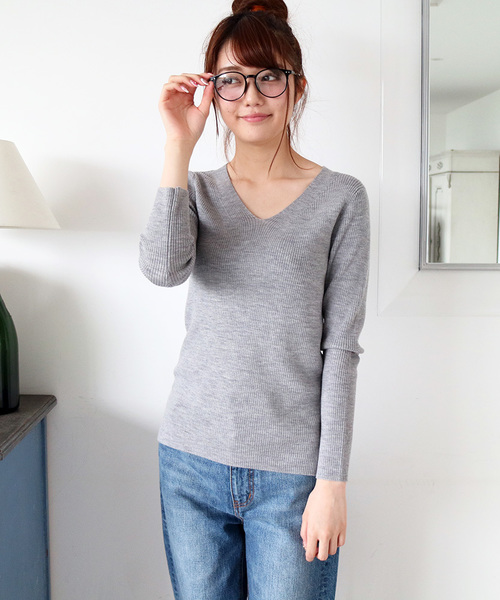 N.（N. Natural Beauty Basic）（エヌエヌナチュラルビューティーベーシック）の「ウールベーシックVネックニット（ニット/セーター・レディース・ホワイト/レッド/ベージュ/イエロー/ネイビー/グレー・MEDIUM）」の3枚目の写真