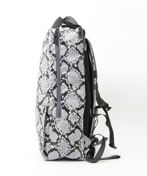 HEAD PORTER(ヘッドポーター)の「PYTHON/LAPTOP DAY PACK(バックパック/リュック・メンズ・アニマル・ONE SIZE)」の2枚目の写真