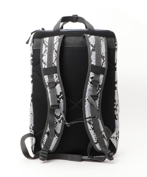 HEAD PORTER(ヘッドポーター)の「PYTHON/LAPTOP DAY PACK(バックパック/リュック・メンズ・アニマル・ONE SIZE)」の3枚目の写真