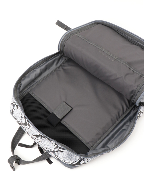 HEAD PORTER(ヘッドポーター)の「PYTHON/LAPTOP DAY PACK(バックパック/リュック・メンズ・アニマル・ONE SIZE)」の7枚目の写真