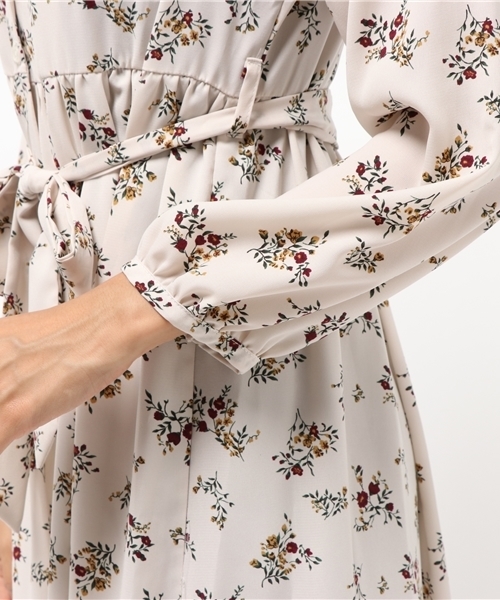 archives（アルシーヴ）の「花柄ロングガウンワンピース（ワンピース・レディース・ネイビー/ブラウン/オフホワイト・MEDIUM）」の8枚目の写真