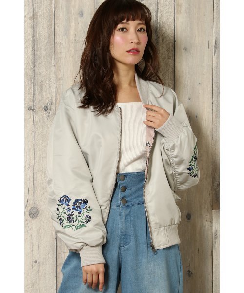 VENCEEXCHANGE（ヴァンスエクスチェンジ）の「袖刺繍リバーシブルブルゾン            （ブルゾン・レディース・ライトグレー/ライトカーキ/ブラック・MEDIUM）」の3枚目の写真