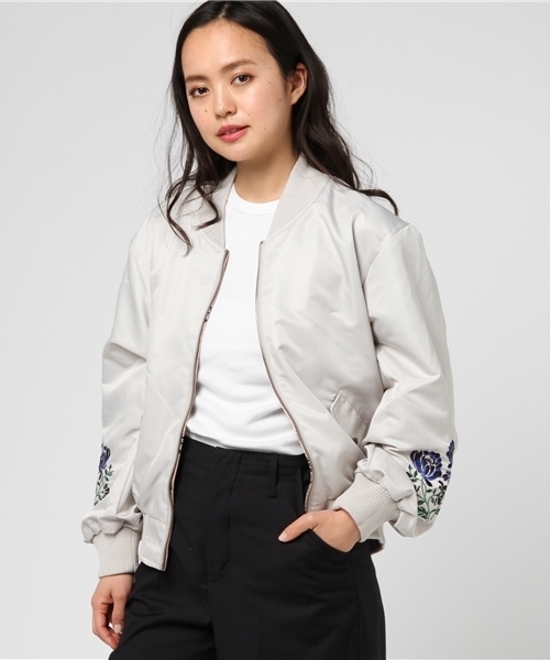 VENCEEXCHANGE（ヴァンスエクスチェンジ）の「袖刺繍リバーシブルブルゾン            （ブルゾン・レディース・ライトグレー/ライトカーキ/ブラック・MEDIUM）」の16枚目の写真