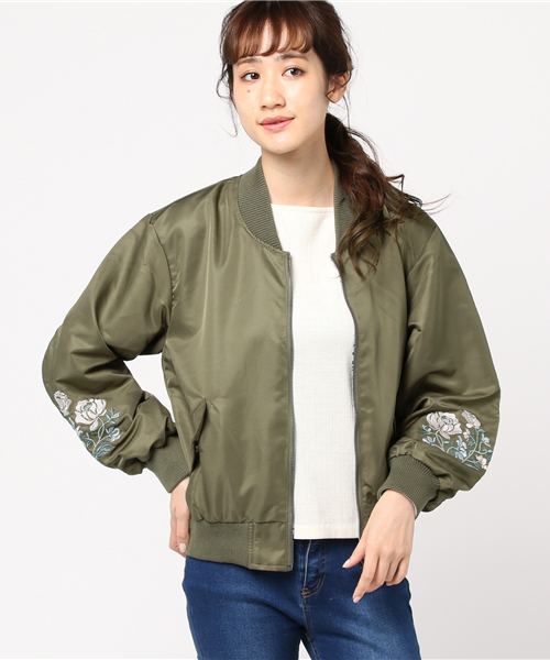 VENCEEXCHANGE（ヴァンスエクスチェンジ）の「袖刺繍リバーシブルブルゾン            （ブルゾン・レディース・ライトグレー/ライトカーキ/ブラック・MEDIUM）」の17枚目の写真