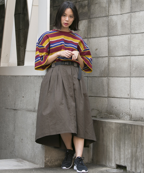 DOUBLE NAME（ダブルネーム）の「ベルト付ボリュームイレヘムスカート（スカート・レディース・ベージュ/カーキ/オレンジ/スミクロ・FREE）」の2枚目の写真