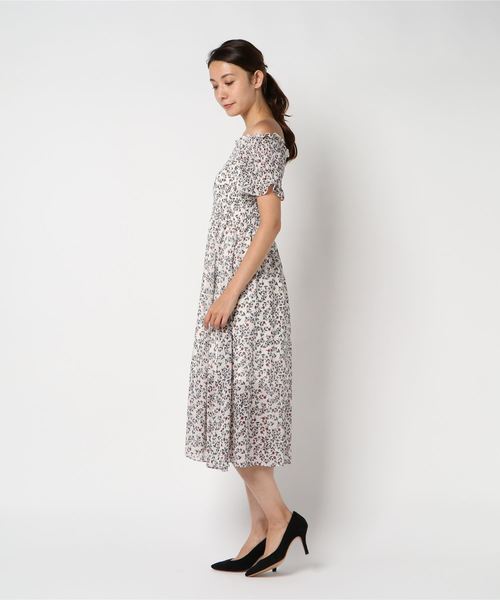 archives(アルシーヴ)の「花柄シャーリングワンピース(ワンピース・レディース・オフホワイト/ブルー/ネイビー・MEDIUM)」の4枚目の写真