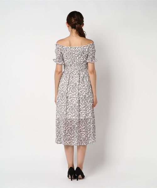 archives(アルシーヴ)の「花柄シャーリングワンピース(ワンピース・レディース・オフホワイト/ブルー/ネイビー・MEDIUM)」の5枚目の写真