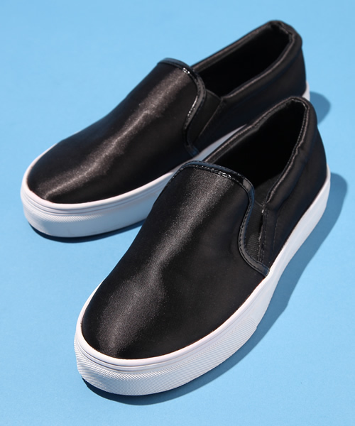 WHO'S WHO gallery（フーズフーギャラリー）の「サテンドレススニーカー（スニーカー・レディース・ブラック/グレー/ネイビー/ワイン・SMALL/MEDIUM/LARGE）」の2枚目の写真