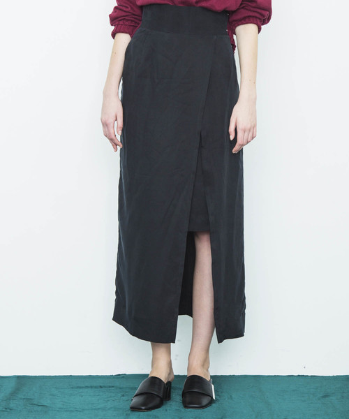 city(シティ)の「【CITY】CUPRA SATIN LONG SLIT SKIRT(スカート・レディース・ブラック/オレンジ/パープル・0/1)」の2枚目の写真