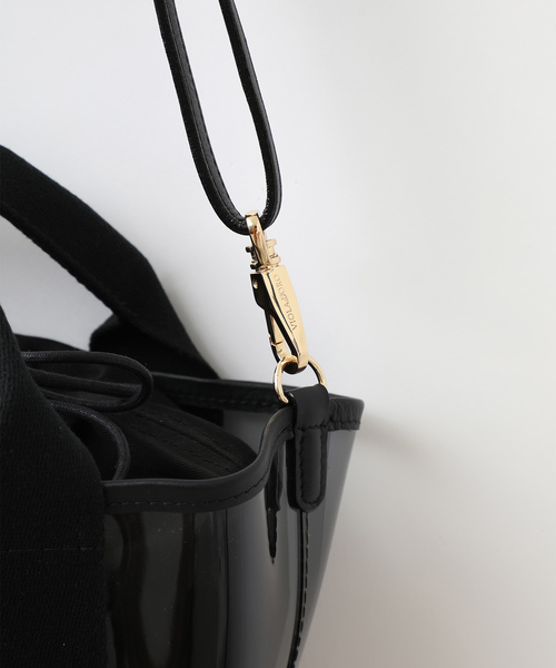 VIOLAd'ORO(ヴィオラドーロ)の「【VIOLAd'ORO】PVCx ラタンショルダー V-8241(ショルダーバッグ・レディース・ブラック/キャメル・FREE)」の4枚目の写真