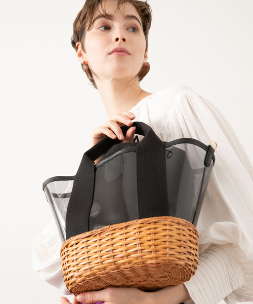 VIOLAd'ORO(ヴィオラドーロ)の「【VIOLAd'ORO】PVCx ラタンショルダー V-8241(ショルダーバッグ・レディース・ブラック/キャメル・FREE)」の8枚目の写真