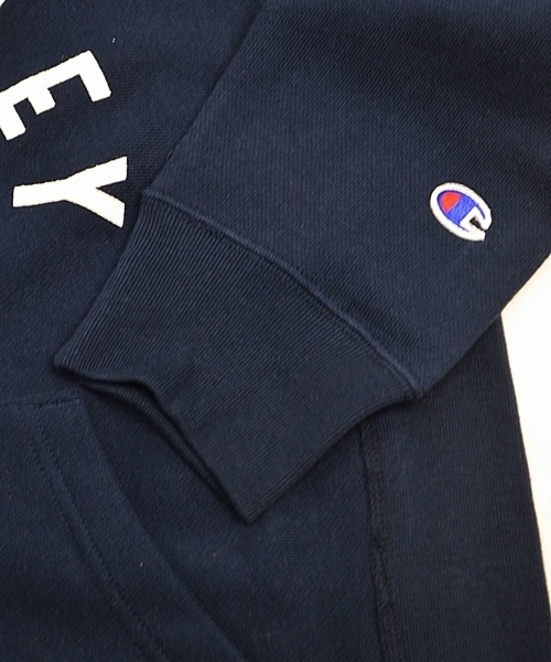 SHIPS（シップス）の「Champion: 【SHIPS AUTHENTIC 別注】 チャンピオン プリント フーデッド パーカー■（パーカー・メンズ・オフホワイト/ヘザ－グレー/ネイビー/レッド・LARGE/SMALL/MEDIUM）」の18枚目の写真