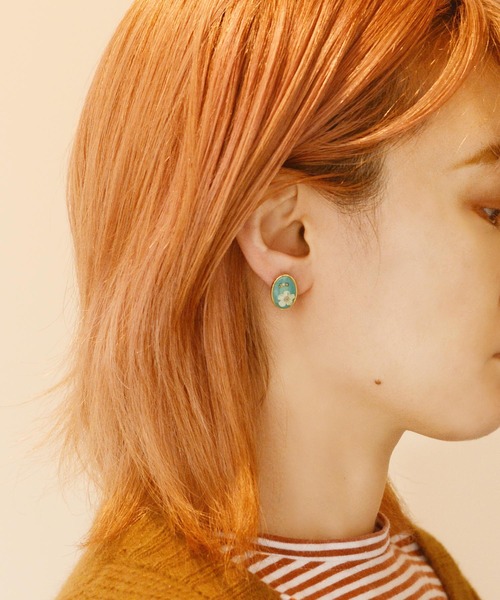 misto accessories(ミストアクセサリーズ)の「プレスドフラワーピアス オーバル(ピアス(両耳用)・レディース・パープル/エメラルドブルー/グレー・FREE)」の2枚目の写真