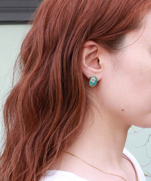 misto accessories(ミストアクセサリーズ)の「プレスドフラワーピアス オーバル(ピアス(両耳用)・レディース・パープル/エメラルドブルー/グレー・FREE)」の8枚目の写真