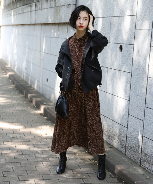 LOWRYS FARM（ローリーズファーム）の「ボウタイツキガラワンピ　853582（ワンピース・レディース・ブラック/ネイビー/ブラウン・FREE）」の22枚目の写真