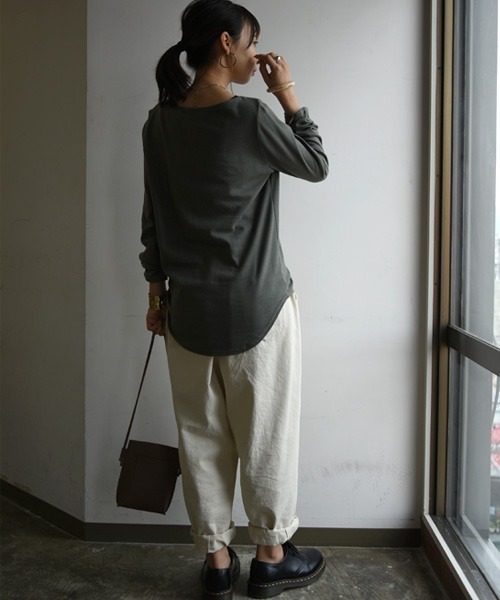 and it_（アンドイット）の「【日本製】Beコルテデイリーロングカットソー（Tシャツ/カットソー・レディース・オートミール/ライトグレー/キャメル/ライトブラウン/ブラック/ライトカーキ/カーキ/ベージュ/アイボリー/オフホワイト・L/M/LL）」の17枚目の写真