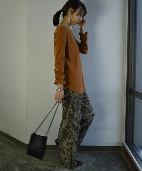 and it_（アンドイット）の「【日本製】Beコルテデイリーロングカットソー（Tシャツ/カットソー・レディース・オートミール/ライトグレー/キャメル/ライトブラウン/ブラック/ライトカーキ/カーキ/ベージュ/アイボリー/オフホワイト・L/M/LL）」の19枚目の写真