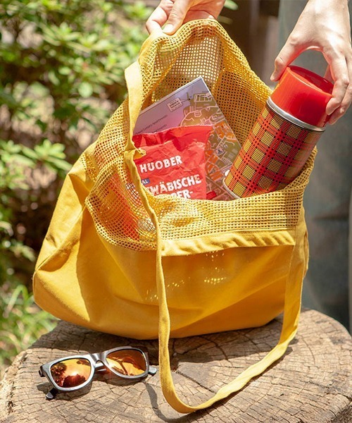 DULTON（ダルトン）の「COTTON HALF MESH BAG L/コットン ハーフ メッシュ バッグ L（トートバッグ・メンズ・ナチュラル/グリーン/グレー/イエロー・FREE）」の16枚目の写真