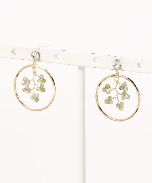 U.Q（ユウキュウ）の「ワイヤーアートリングピアス（ピアス（両耳用）・レディース・ピンク/グリーン/アイボリー・FREE）」の2枚目の写真