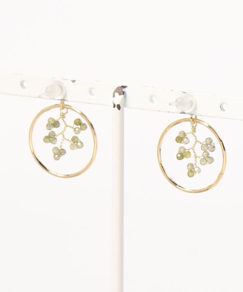 U.Q（ユウキュウ）の「ワイヤーアートリングピアス（ピアス（両耳用）・レディース・ピンク/グリーン/アイボリー・FREE）」の4枚目の写真