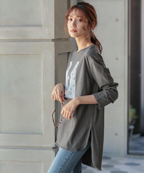 KOBE LETTUCE（コウベレタス）の「フォトプリントロンT（Tシャツ/カットソー・レディース・オフホワイト/ベージュ/チャコール・FREE）」の8枚目の写真