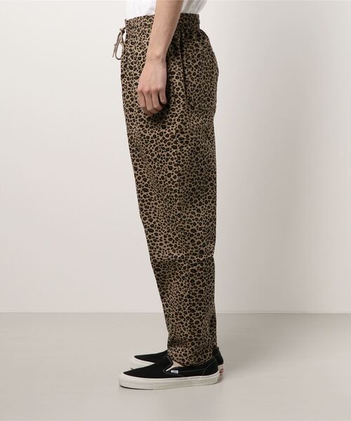 THISIS(ディスイズ)の「レオパード シェフパンツ(その他パンツ・メンズ・ベージュ/グリーン・SMALL/MEDIUM/LARGE/X-LARGE)」の3枚目の写真