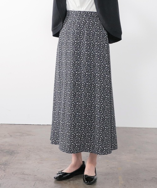 Honeys（ハニーズ）の「総柄ロングスカート（スカート・レディース・ホワイト系その他/ブラック系その他/グレー系その他/ベージュ系その他/ブルー系その他/ブラック系その他2・S/M/L）」の3枚目の写真