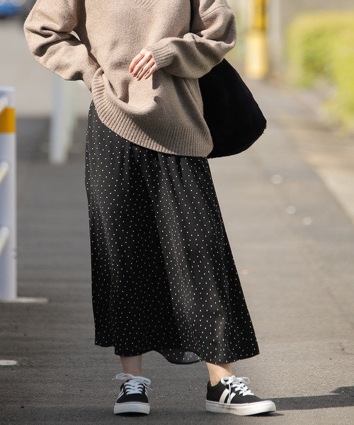 Honeys（ハニーズ）の「総柄ロングスカート（スカート・レディース・ホワイト系その他/ブラック系その他/グレー系その他/ベージュ系その他/ブルー系その他/ブラック系その他2・S/M/L）」の4枚目の写真