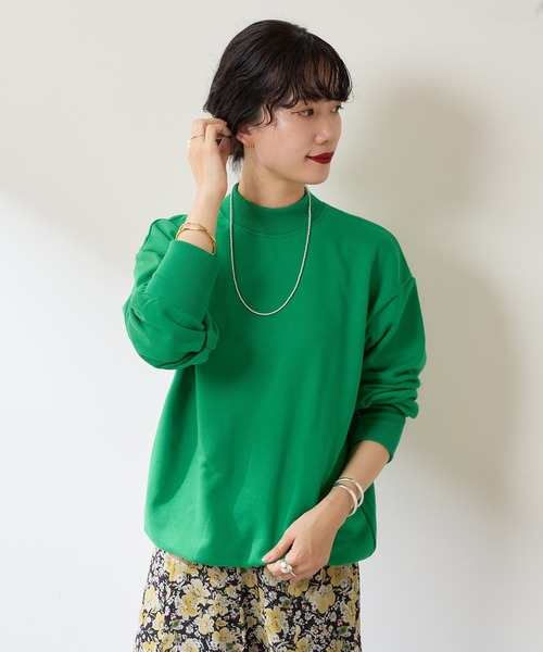 SHENERY（シーナリー）の「バックボリューム裏毛プルオーバー（スウェット・レディース・オフホワイト/グリーン・FREE）」の3枚目の写真