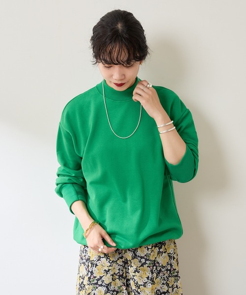 SHENERY（シーナリー）の「バックボリューム裏毛プルオーバー（スウェット・レディース・オフホワイト/グリーン・FREE）」の5枚目の写真