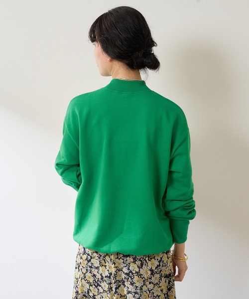 SHENERY（シーナリー）の「バックボリューム裏毛プルオーバー（スウェット・レディース・オフホワイト/グリーン・FREE）」の9枚目の写真